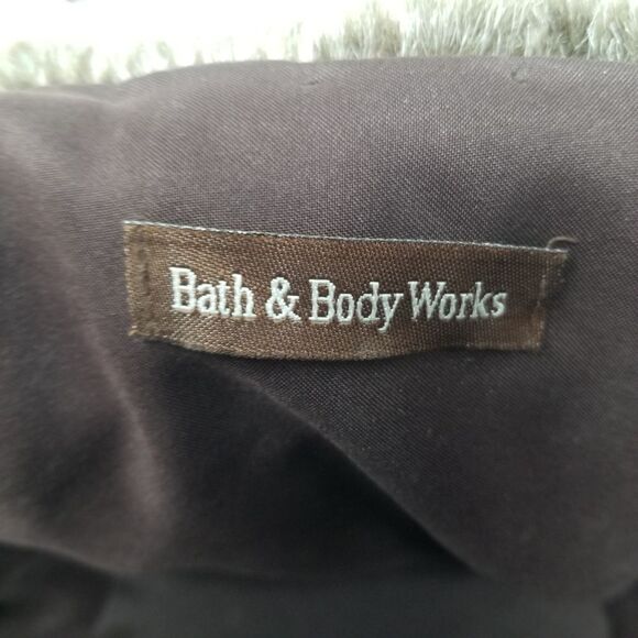 Cute Bath and Body Works hand bag. Brown wicker with faux fur accent. - Picture 10 of 13